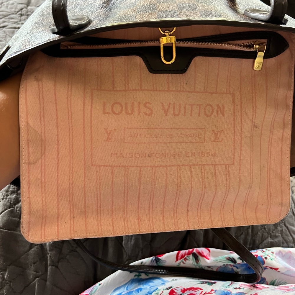 Authentic LV Neverfull - Picture 5 of 8